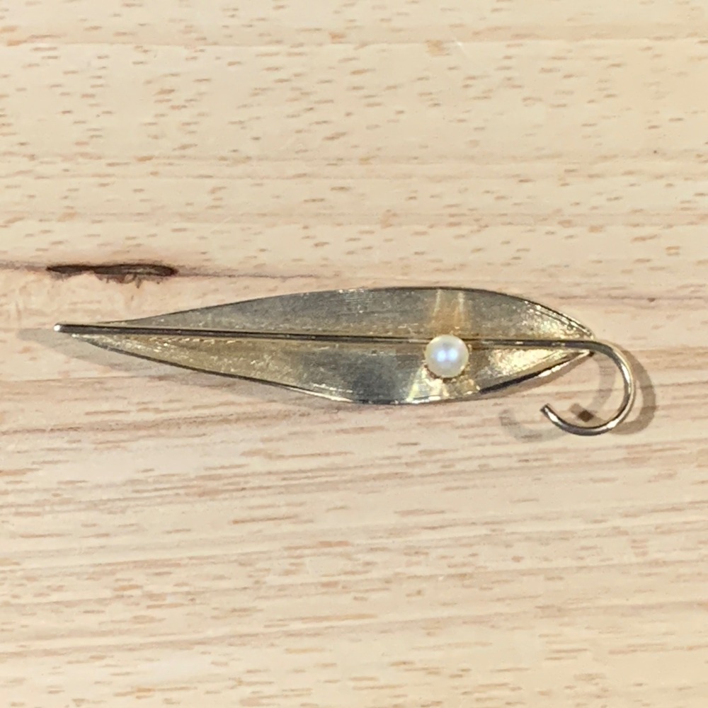 Vintage Leaf Brooch Women Gold Tone Faux Pearl Mid-Century Modern Nature Pin